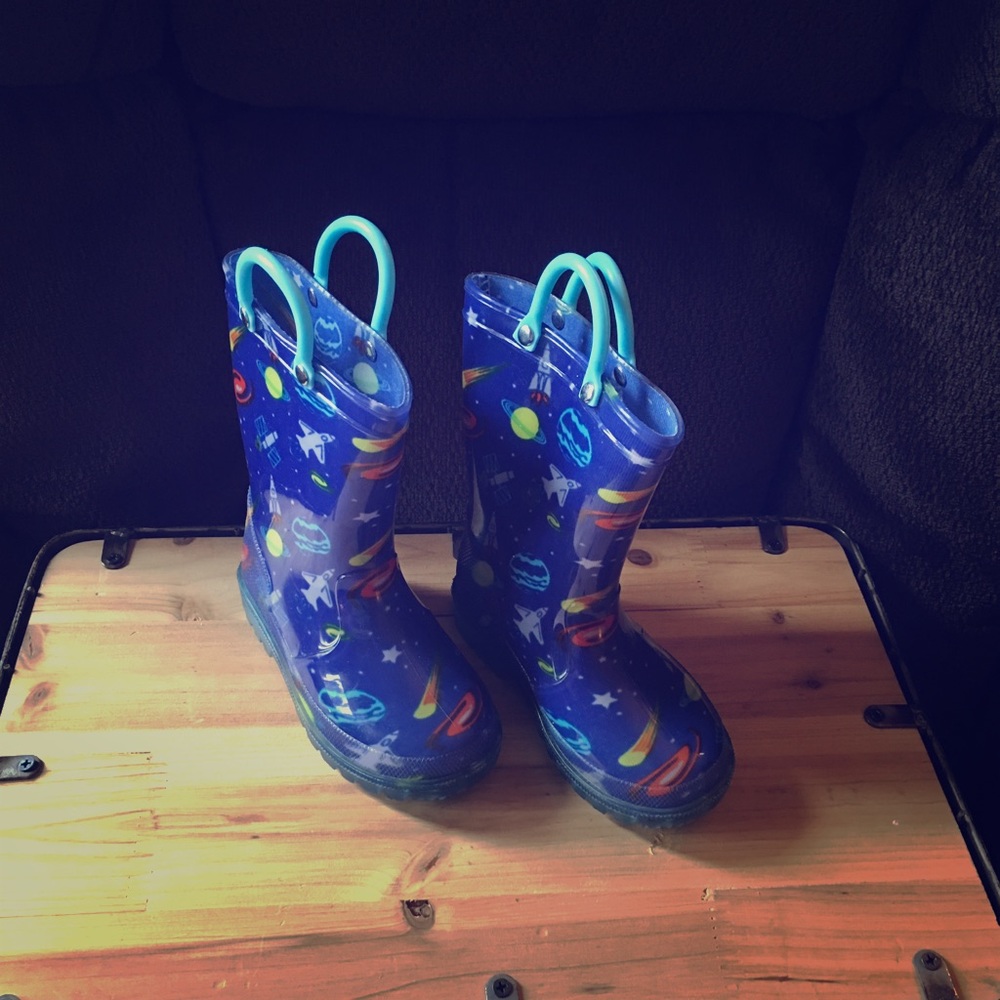 Lilly of NY - Kids Light Up Rainboots